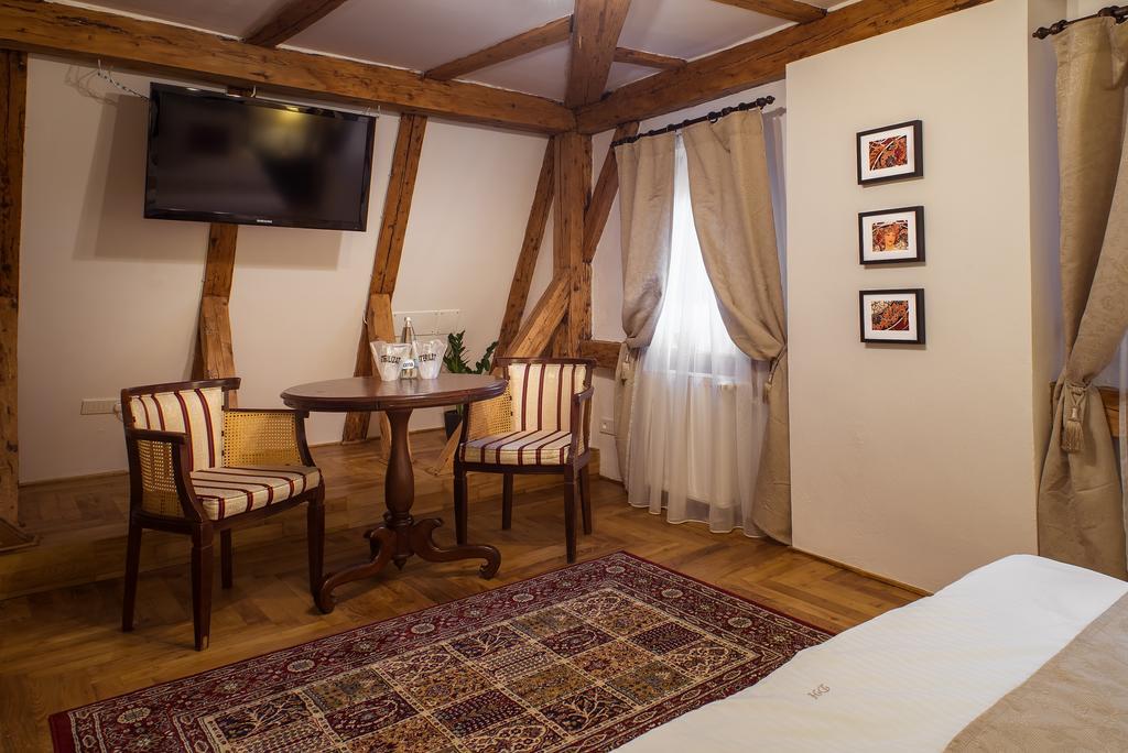 Drachenhaus Hotel Braşov Buitenkant foto