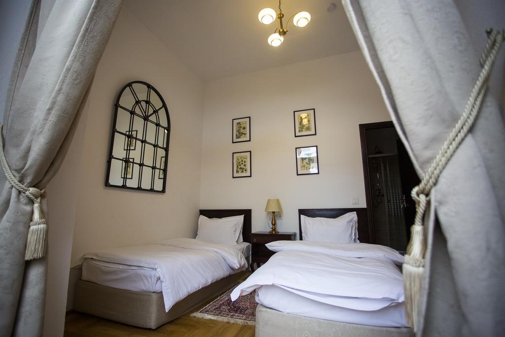 Drachenhaus Hotel Braşov Buitenkant foto