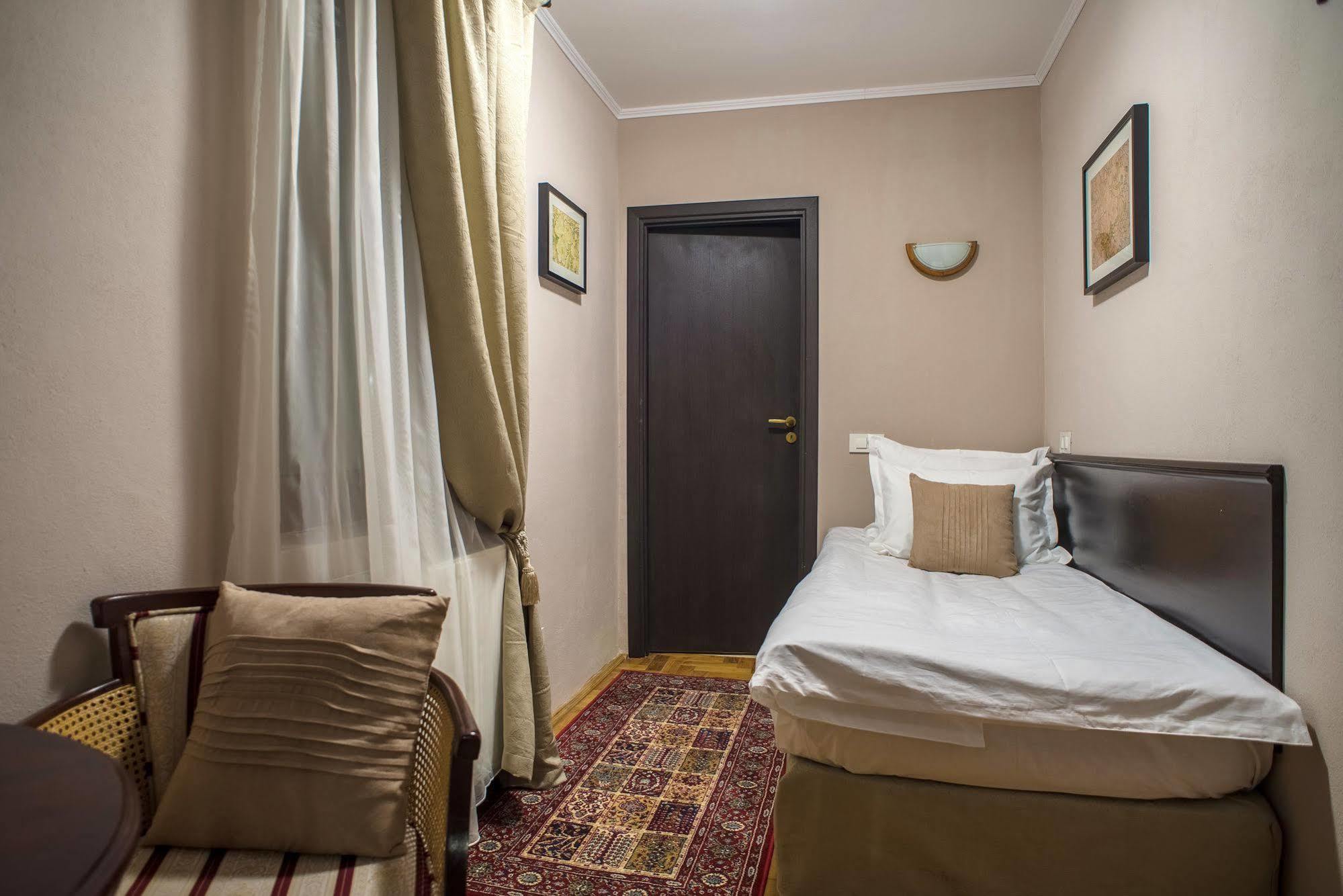 Drachenhaus Hotel Braşov Buitenkant foto