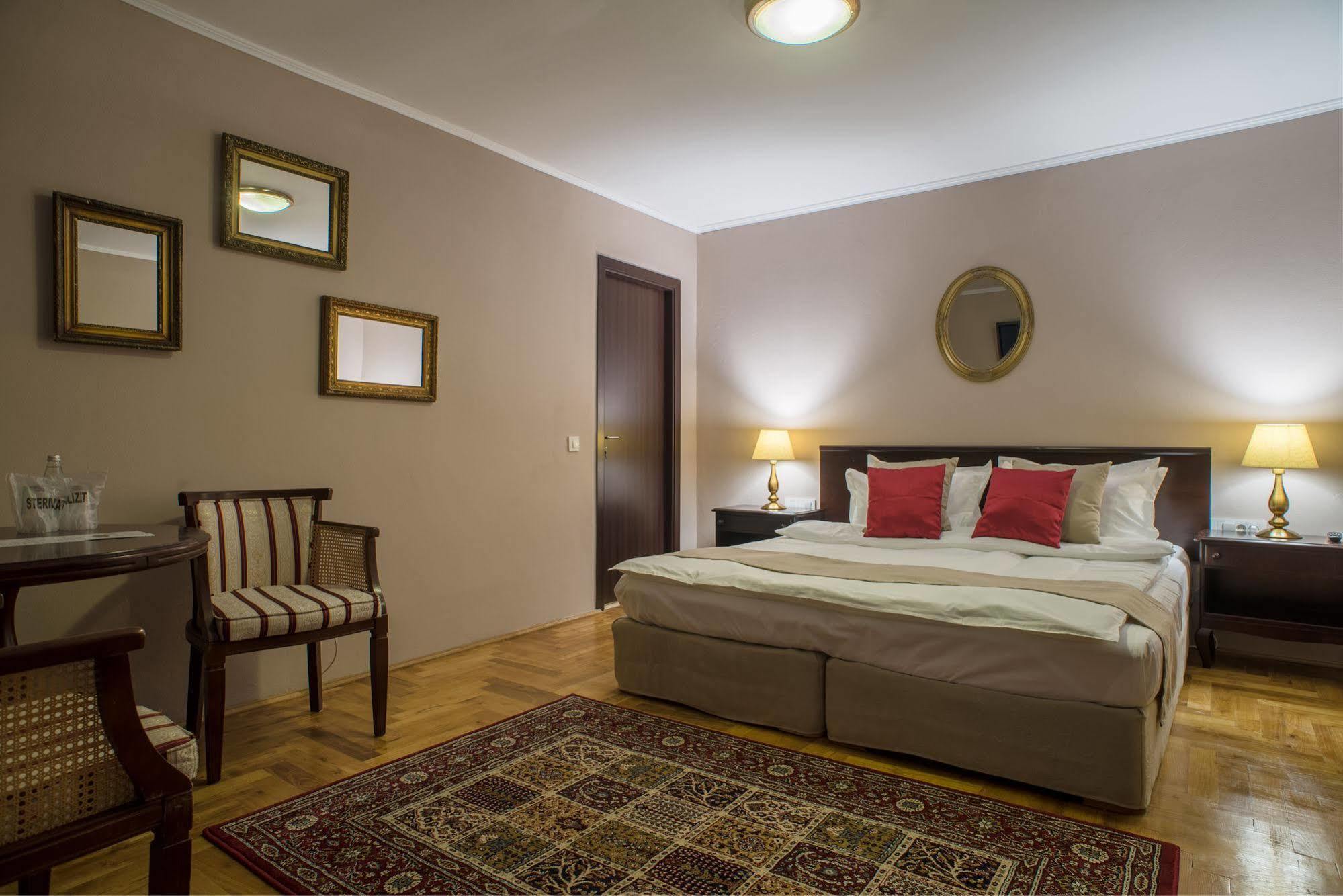 Drachenhaus Hotel Braşov Buitenkant foto