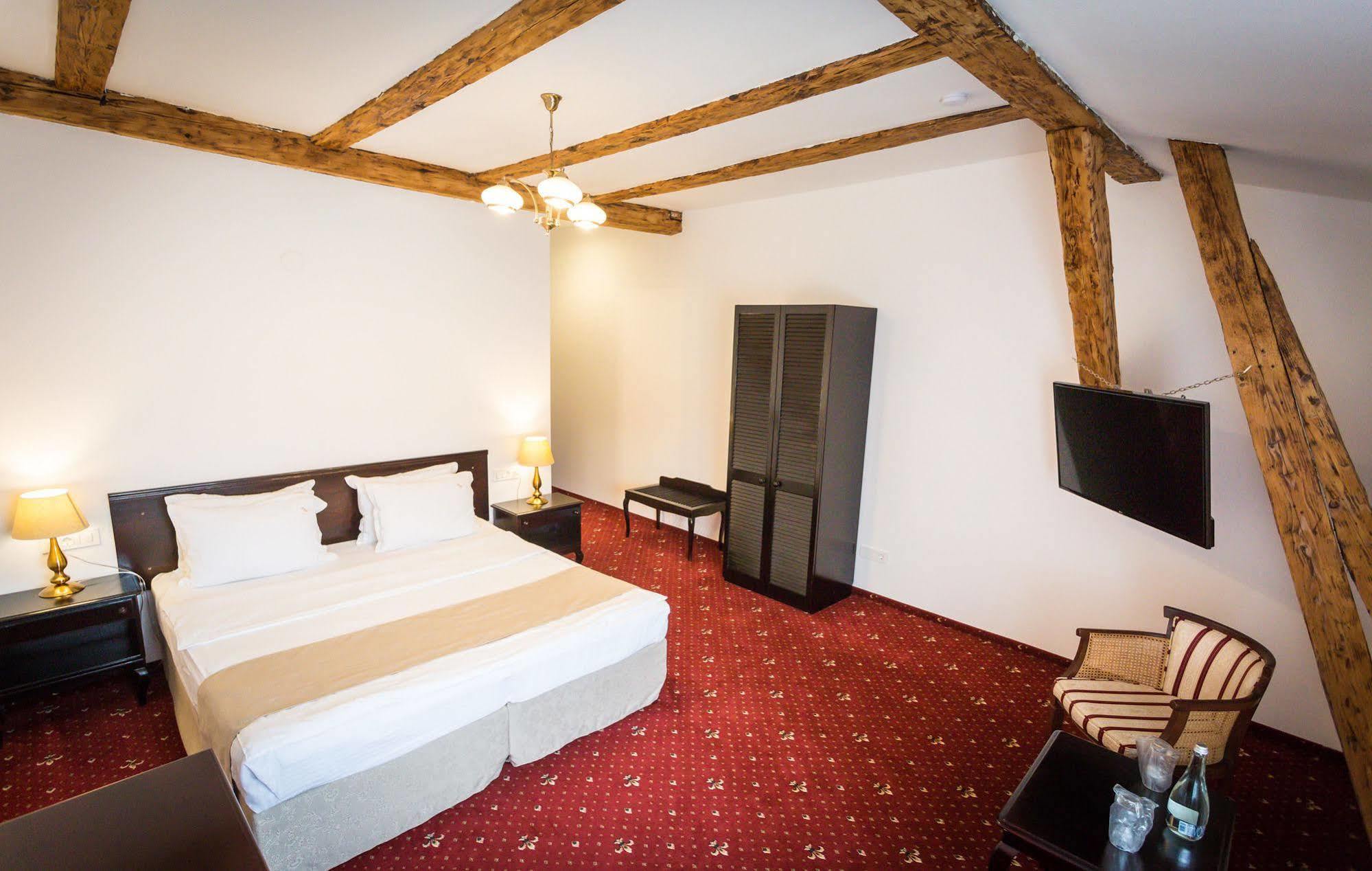 Drachenhaus Hotel Braşov Buitenkant foto